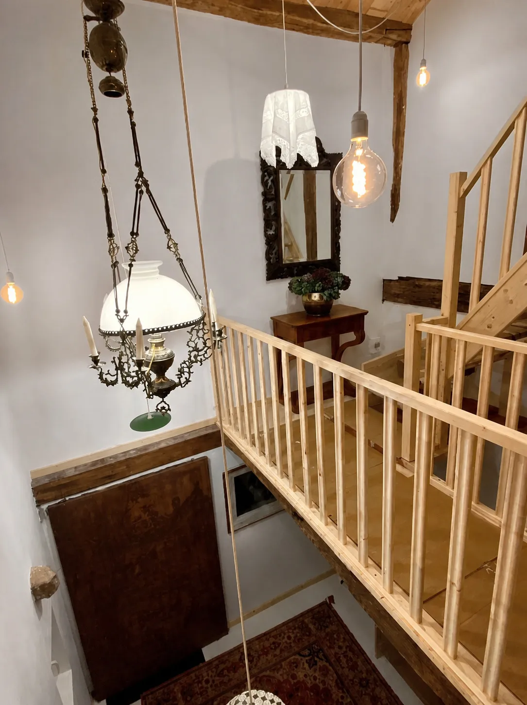 L’Hirondelle, escalier et passerelle en bois