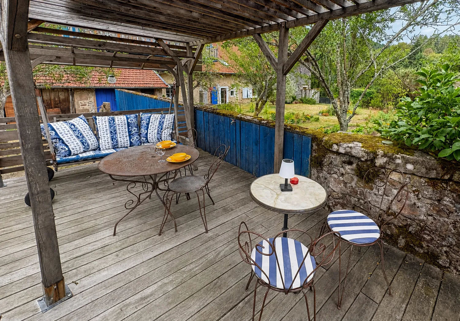La Roulotte « Blue Lady », terrasse couverte