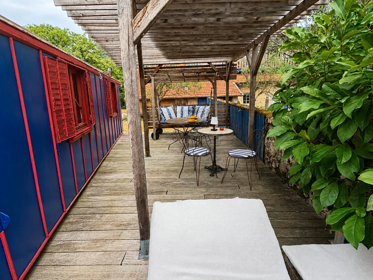 La Roulotte « Blue Lady », terrasse couverte