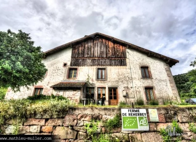 Bâtiment en pierre de la Ferme de Reherrey à Vecoux